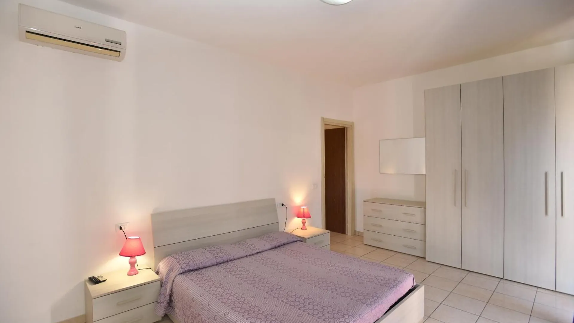 Apartment Complesso Mediterraneo - Posizione Panoramica Con Spazi Esterni, Clima E Posti Auto Literno