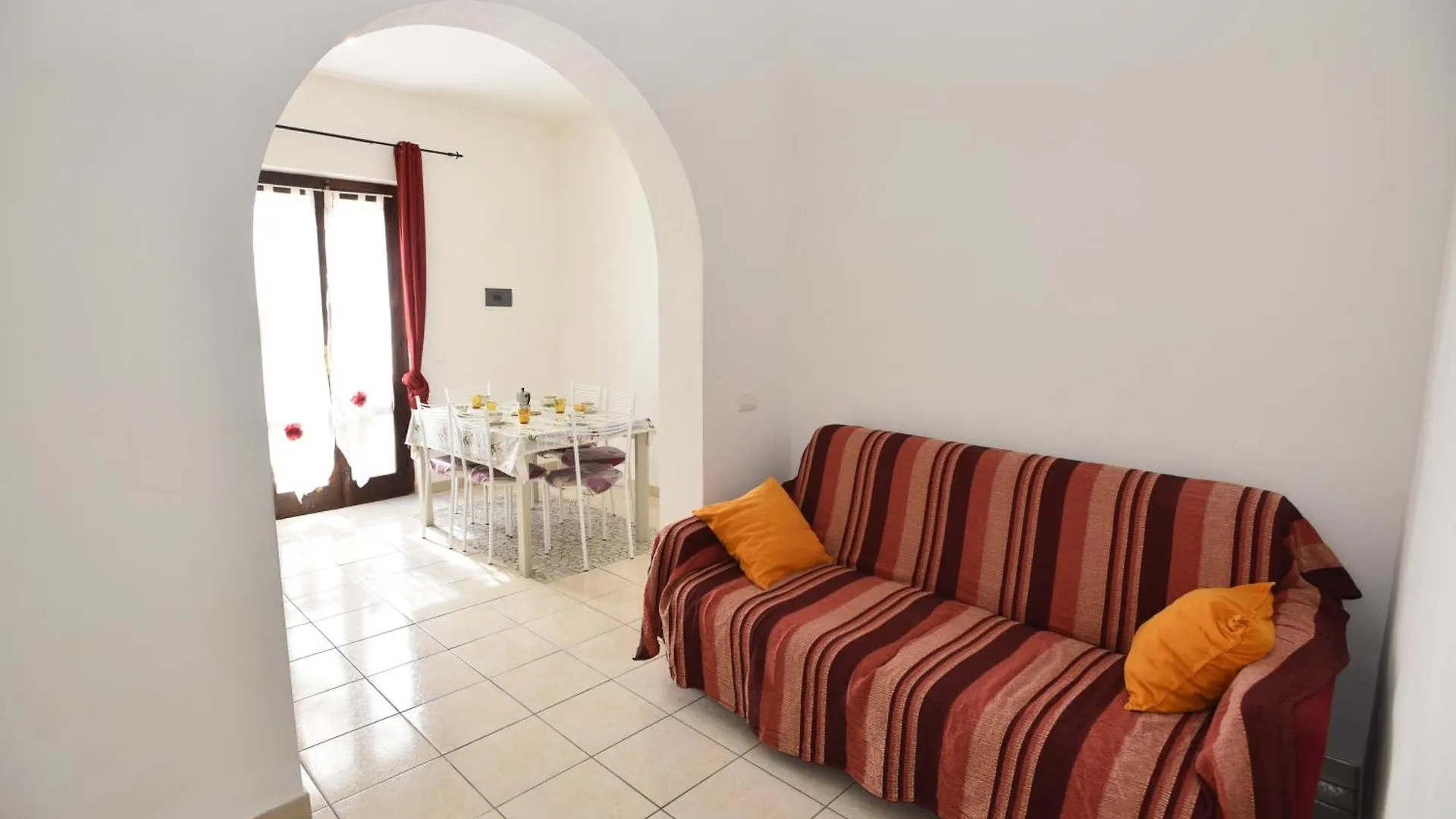Complesso Mediterraneo - Posizione Panoramica Con Spazi Esterni, Clima E Posti Auto Literno Apartment