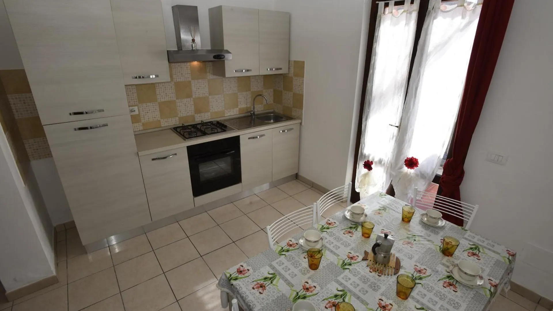 Complesso Mediterraneo - Posizione Panoramica Con Spazi Esterni, Clima E Posti Auto Literno Apartment