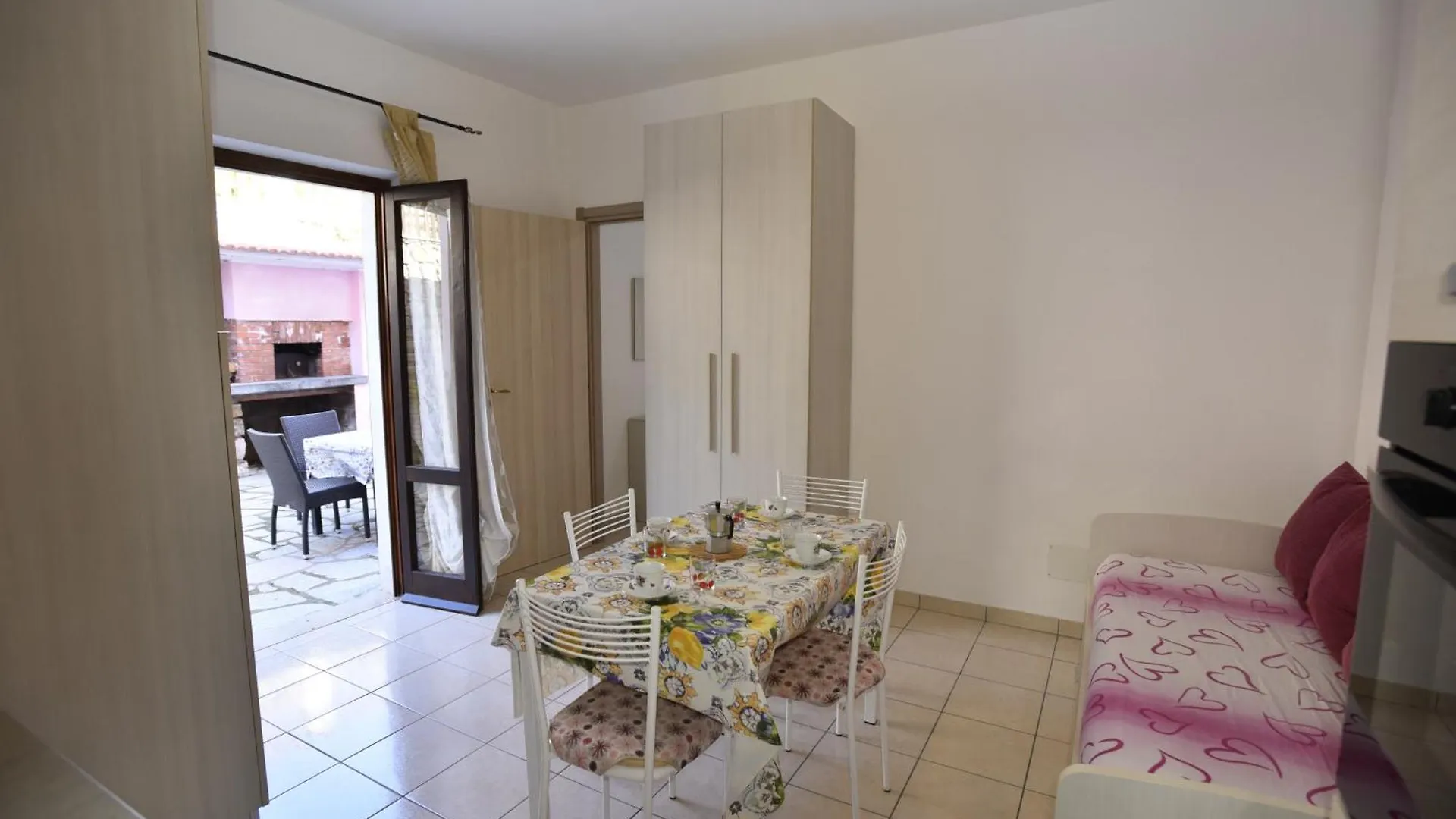 Complesso Mediterraneo - Posizione Panoramica Con Spazi Esterni, Clima E Posti Auto Literno Apartment