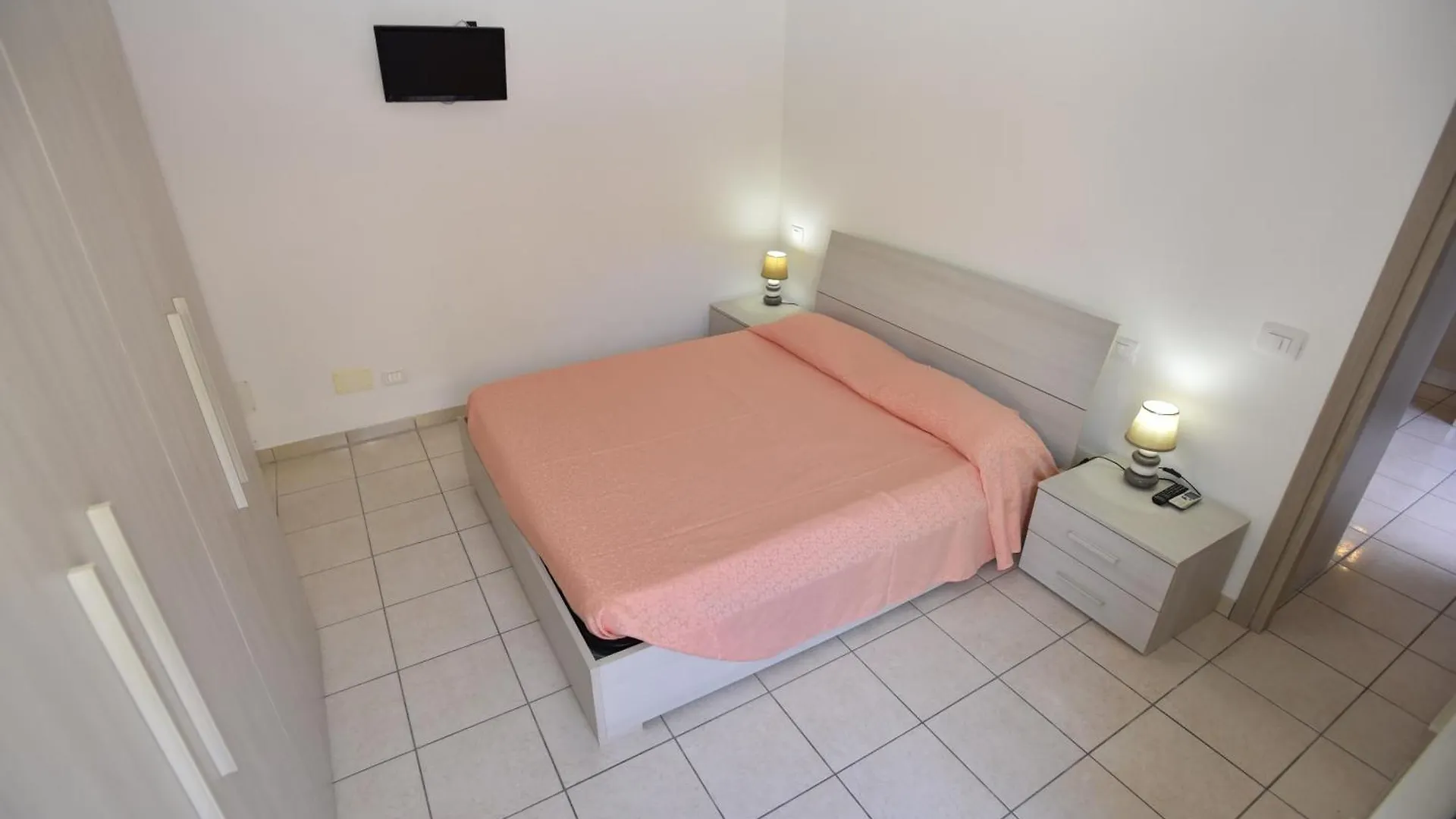 Apartment Complesso Mediterraneo - Posizione Panoramica Con Spazi Esterni, Clima E Posti Auto Literno