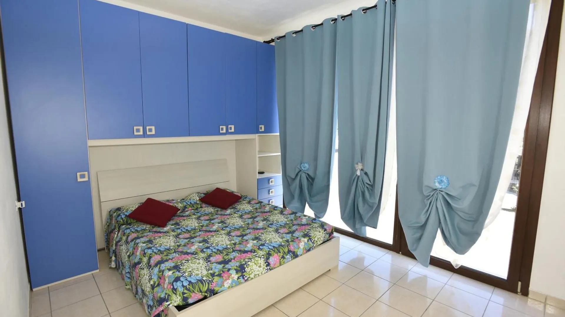 Complesso Mediterraneo - Posizione Panoramica Con Spazi Esterni, Clima E Posti Auto Literno Apartment