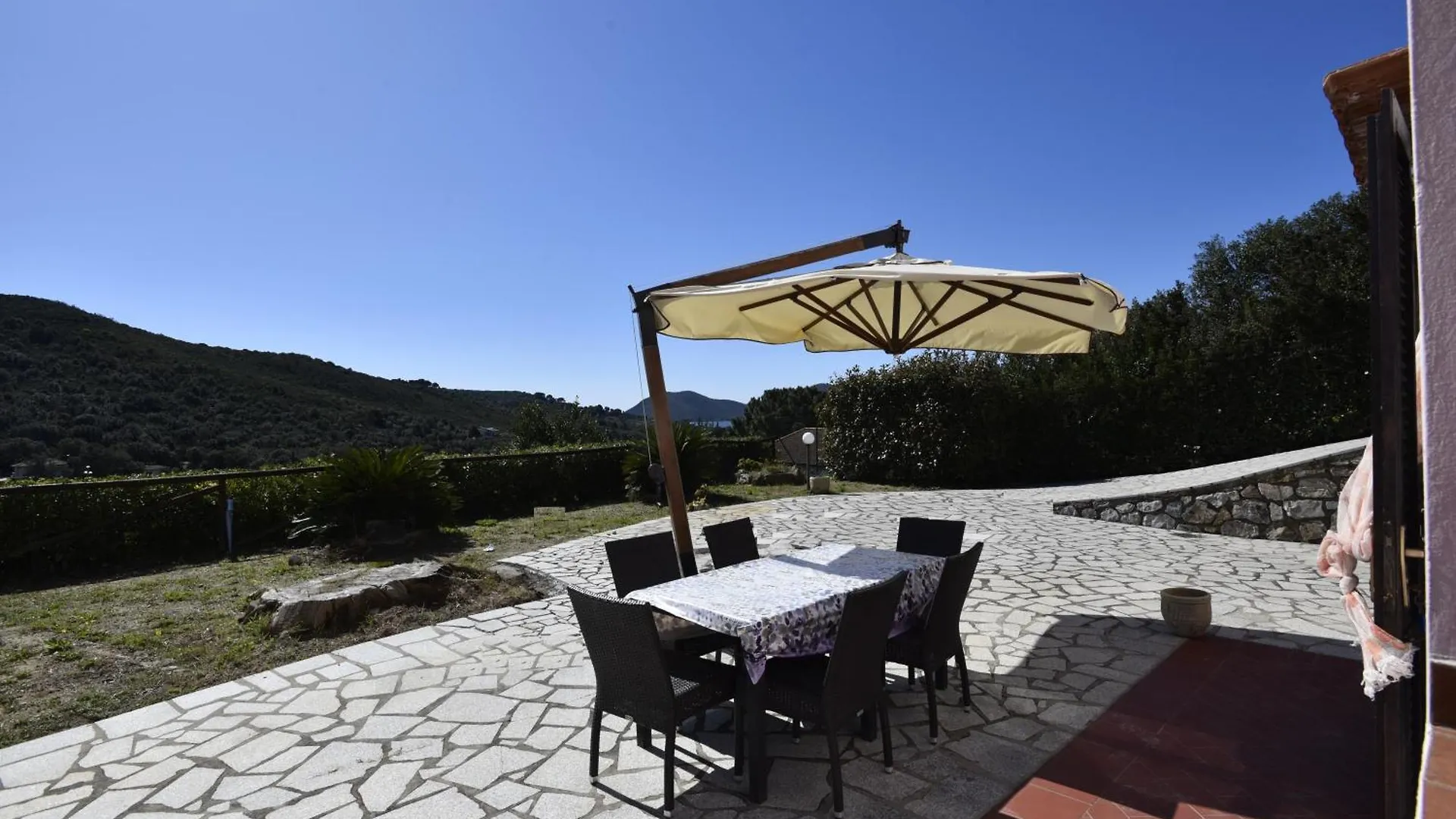 Complesso Mediterraneo - Posizione Panoramica Con Spazi Esterni, Clima E Posti Auto Literno 0*,  Italy