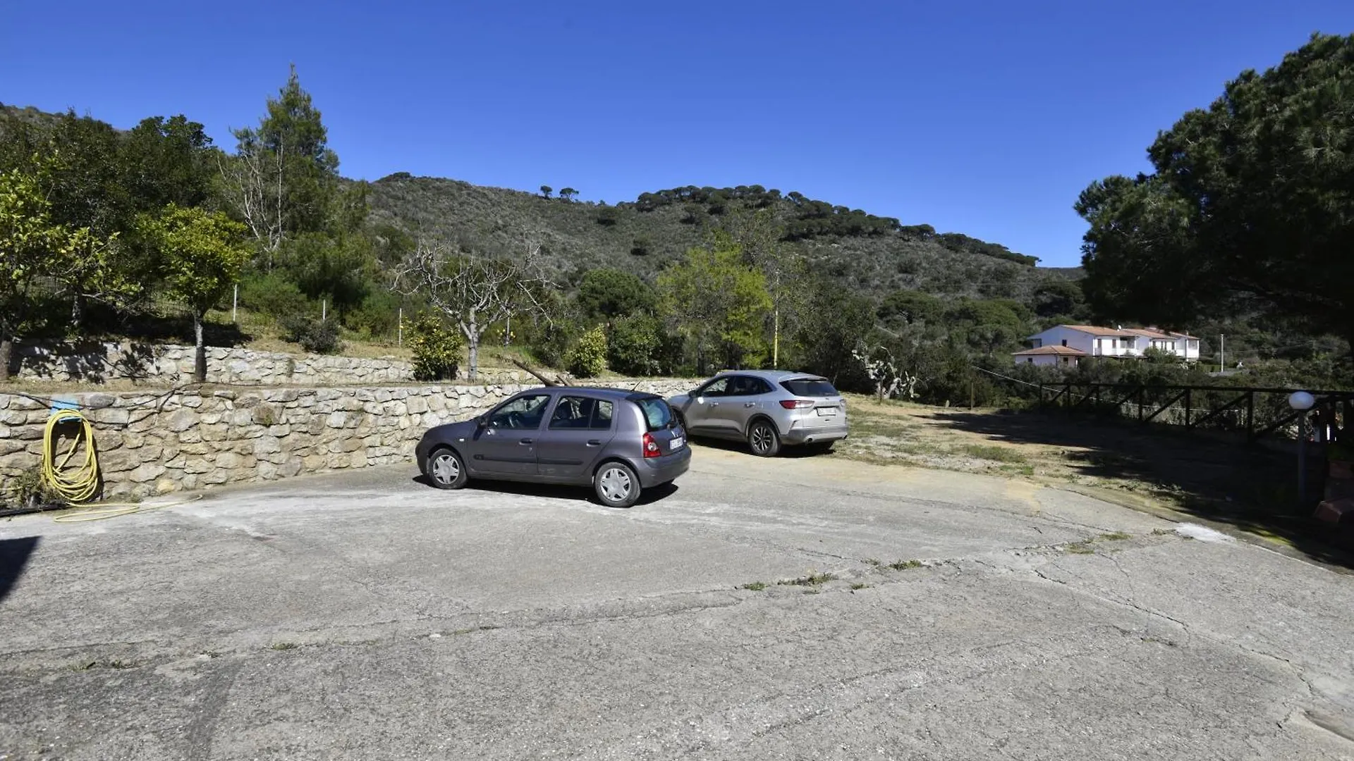 Complesso Mediterraneo - Posizione Panoramica Con Spazi Esterni, Clima E Posti Auto Literno Apartment